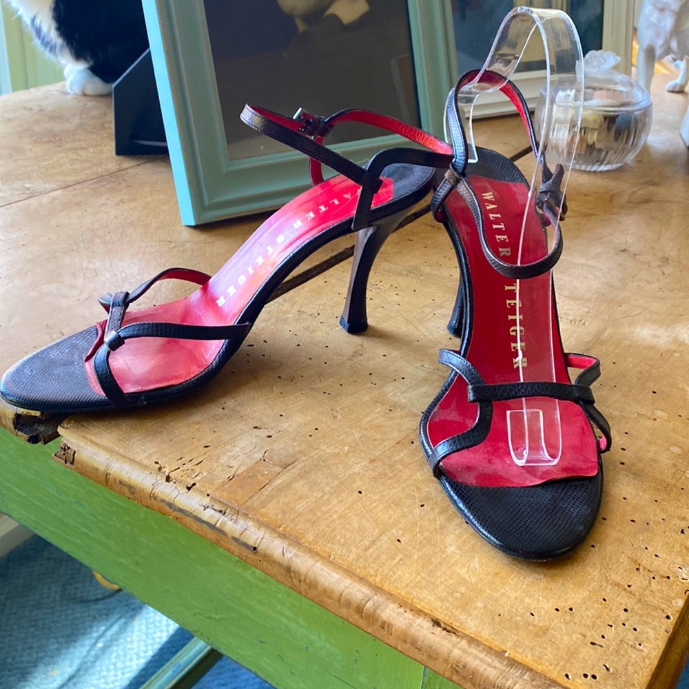 ๐ต๏ธWalter Steiger strappy black heels. Hardly worn๐คฉ
